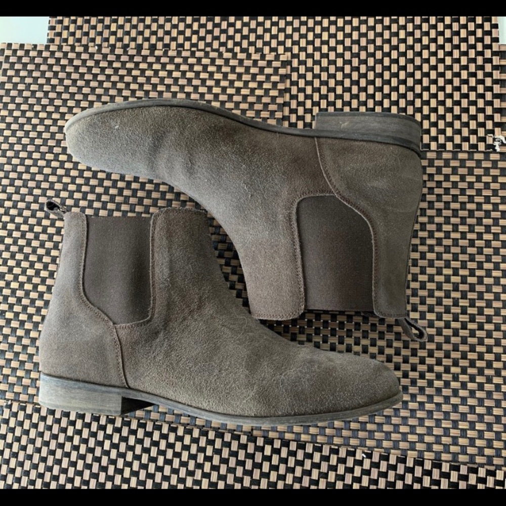 Urban Outfitters Chelsea Boots